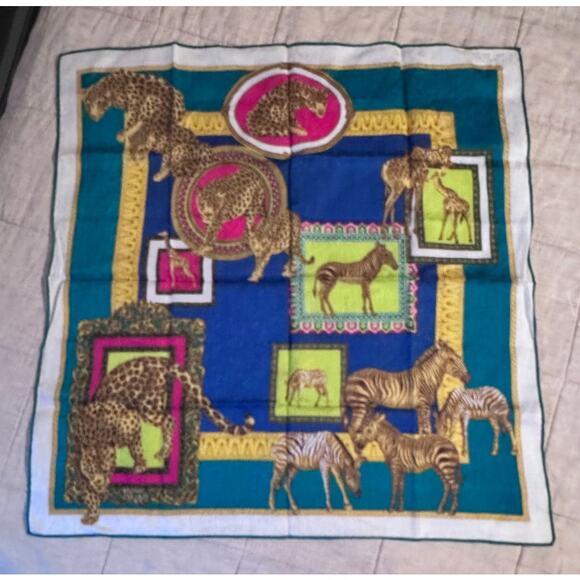 VINTAGE GIANNI VERSACE 90'S EXOTIC ANIMAL PRINT SIGNED SCARF - Picture 2 of 3